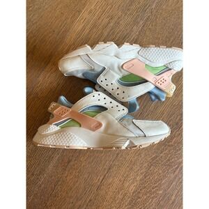 Nike Girls'‎ Air Huaraches – Size 7.5